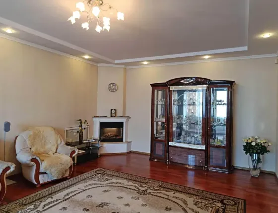 Продам 3х ком кв-ру 146 м кв. с гаражом на Орешково Донецк