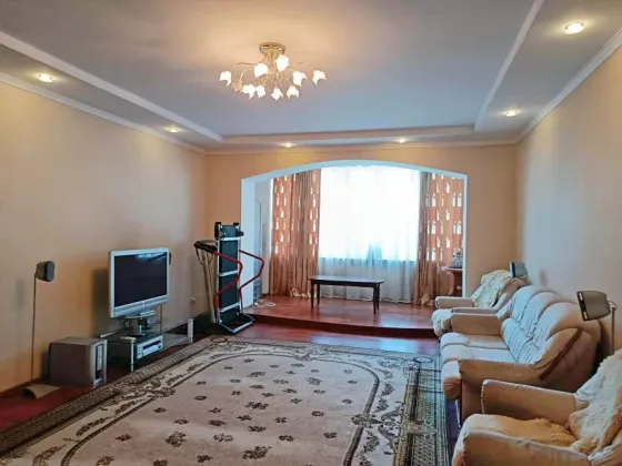 Продам 3х ком кв-ру 146 м кв. с гаражом на Орешково Донецк