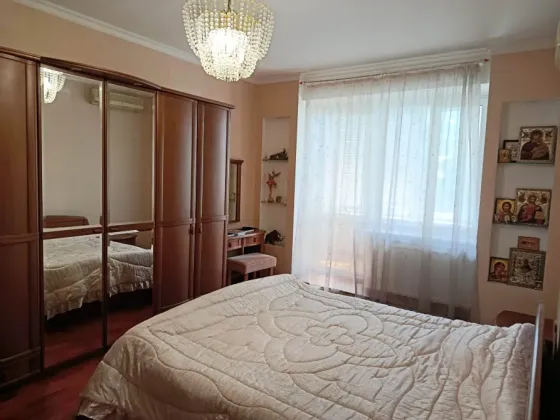 Продам 3х ком кв-ру 146 м кв. с гаражом на Орешково Донецк