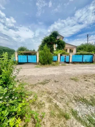 Продается большой дом с усадьбой. Мариуполь