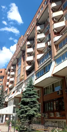 Сдам свою (предст. собственника) 3-х. комн. крупногабаритную в центре Донецка ,жк "пирамида" Донецк
