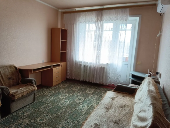 1к.кв. Обл. Гаи, ул. Ходаковского 2/9 , 36/18/9 кв.м., холл Донецк