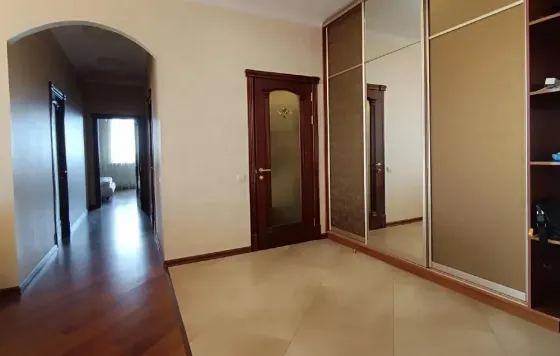 Продаю 3к. кв. Новострой. 113м.кв. Владелец. Центр Донецк