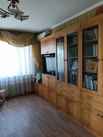 3-к.кв., 54,6 кв.м., 2+1, 4/9, кухня 10 кв.м., большая прихожая и большая лоджия. Ул. Туполева, дом Донецк