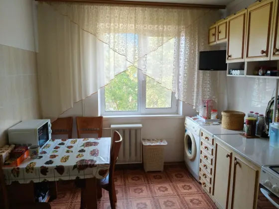 3-к.кв., 60 кв.м., 2+1, 4/9, кухня 10 кв.м., большая прихожая и лоджия. Туполева, 1 Донецк