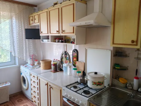 3-к.кв., 60 кв.м., 2+1, 4/9, кухня 10 кв.м., большая прихожая и лоджия. Туполева, 1 Донецк
