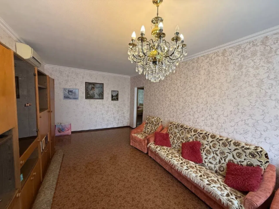 Продам 3 ком. кв., 6/9 эт, 65 м.кв. - Макеевка, пл. Грибиниченко Макеевка