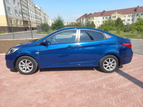 Продам Hyundai Solaris в отличном состоянии 2011 год 1.6 механика Донецк