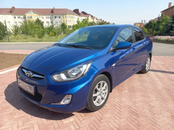 Продам Hyundai Solaris в отличном состоянии 2011 год 1.6 механика Донецк