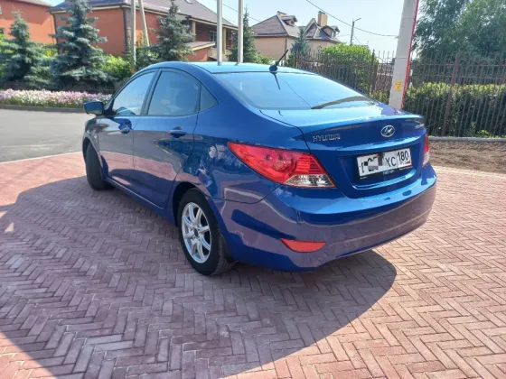Продам Hyundai Solaris в отличном состоянии 2011 год 1.6 механика Донецк