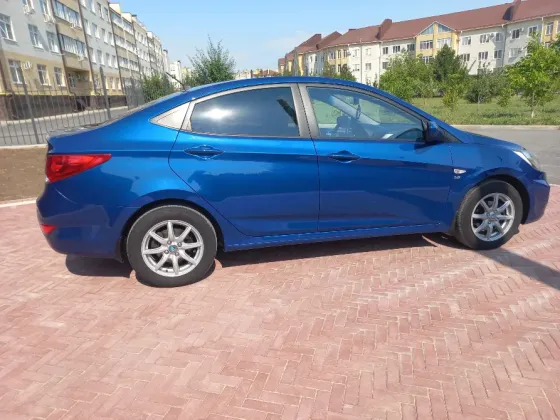 Продам Hyundai Solaris в отличном состоянии 2011 год 1.6 механика Донецк