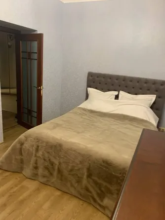 Продаю классную четырёхкомнатную сталинку в центре Донецка. Донецк