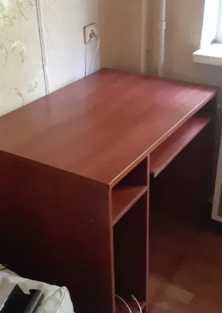 Продам компьютерный стол Донецк