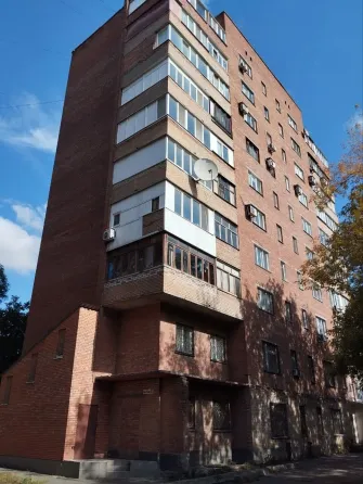 продам 3 к.кв. киевский р. маяк 6400 мил. р. люкс состояние красный кирпич. Донецк