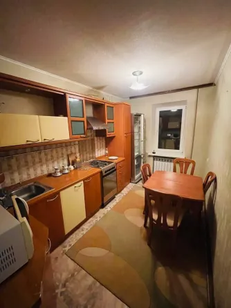 продам 3 к.кв. киевский р. маяк 6400 мил. р. люкс состояние красный кирпич. Донецк