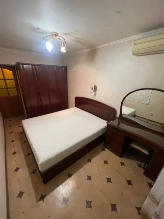 продам 3 к.кв. киевский р. маяк 6400 мил. р. люкс состояние красный кирпич. Донецк