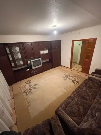 продам 3 к.кв. киевский р. маяк 6400 мил. р. люкс состояние красный кирпич. Донецк