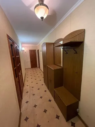 продам 3 к.кв. киевский р. маяк 6400 мил. р. люкс состояние красный кирпич. Донецк