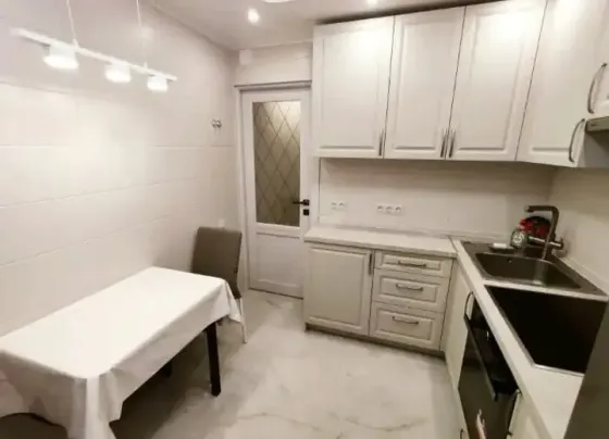 Сдаю 1-комнатную квартиру в Будённовском районе, ул. Независимости 1 квадрат Донецк