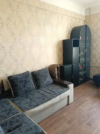 Продам 2х комнатную сталинку в центре Донецк