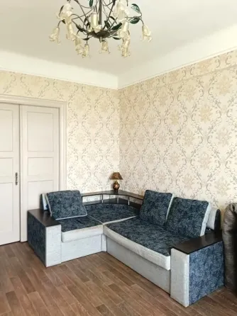 Продам 2х комнатную сталинку в центре Донецк