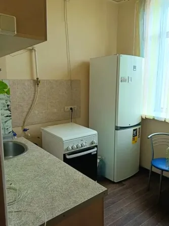 Продам 2х комнатную сталинку в центре Донецк
