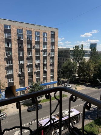 Продается большая , уютная сталинка в Центре Донецка ул.Университетская - Бульвар Пушкина ! Торг Донецк