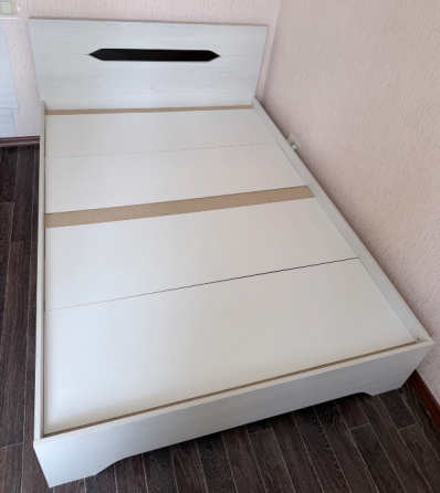 Продам двуспальную кровать с ортопедическим матрасом (зима/лето). Донецк