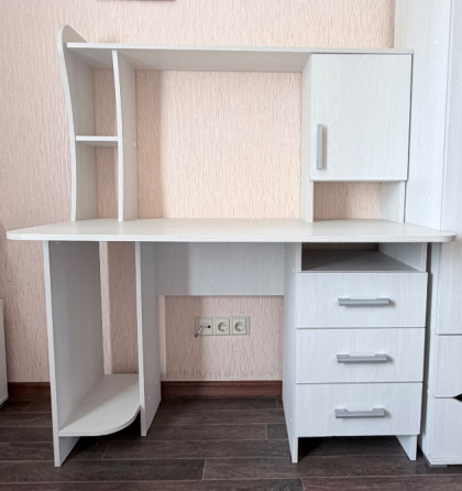 Продам компьютерный (письменный) стол с надстройкой Донецк