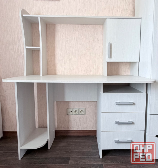 Продам компьютерный (письменный) стол с надстройкой Донецк - изображение 1