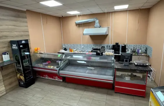 Продаётся холодильная витрина Мариуполь