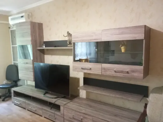 сдам 3х комн квартиру в киев. р-не, д. Сити, отличная, современная, вода. Донецк