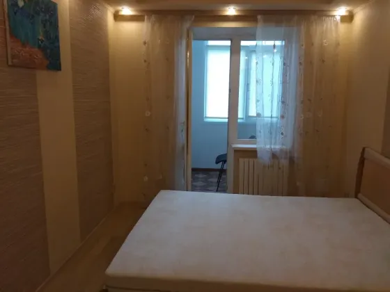 сдам 3х комн квартиру в киев. р-не, д. Сити, отличная, современная, вода. Донецк