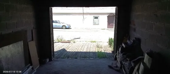 Сдам гараж в частном секторе,надолго. Мариуполь