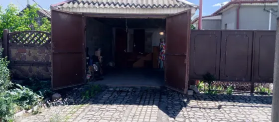 Сдам гараж в частном секторе,надолго. Мариуполь