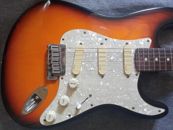 Fender American Standard r DG-20 EMG's (David Gilmour) Sunburst Макеевка