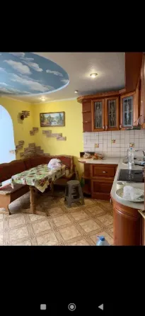 сдам 3 к.кв. кировский р. пинтера 40000 р. хозяйка бочку поставит. Донецк