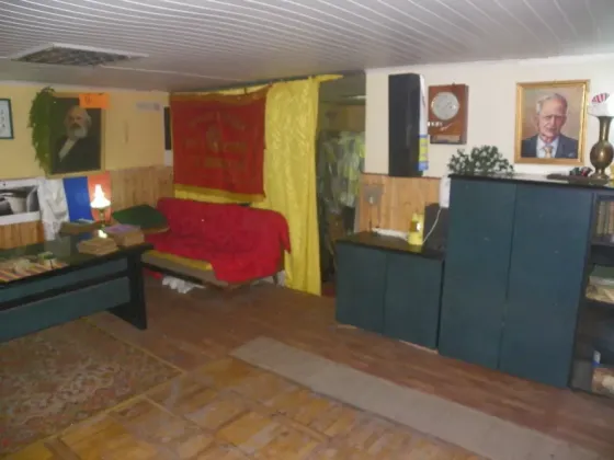 Обмен 2-х гаражей ( 48 м.кв + 30 м.кв )возле ст. Шахтер + доплата на 1 к квартиру Донецк