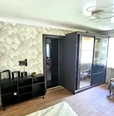 Продам 2к.кв. Сталинка. Петровский р-н. Ориентир пл.Победы. ул. Таймырская. Донецк