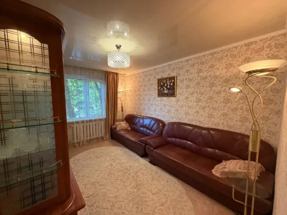 Продажа 3-комнатной квартиры в Калининском районе, улица Калужская. Пр-т Ильича. Больница Калинина Донецк
