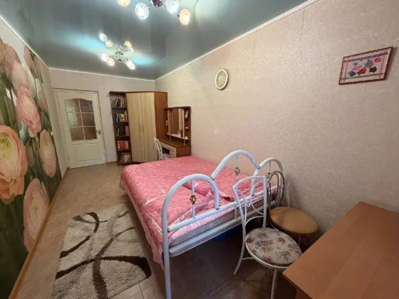 Продажа 3-комнатной квартиры в Калининском районе, улица Калужская. Пр-т Ильича. Больница Калинина Донецк