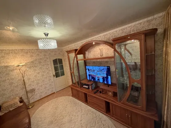 Продажа 3-комнатной квартиры в Калининском районе, улица Калужская. Пр-т Ильича. Больница Калинина Донецк