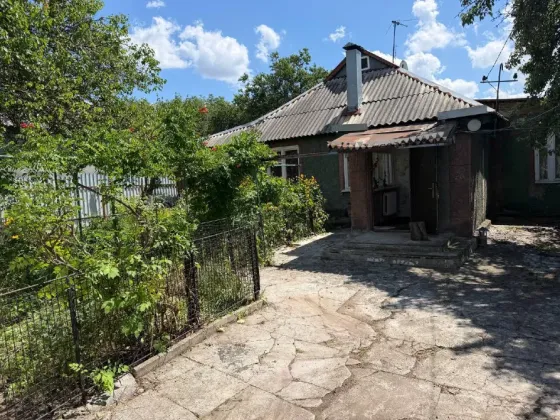 Продам дом 100 кв. м., жилое состояние, ул. Галана Стройдеталь Донецк