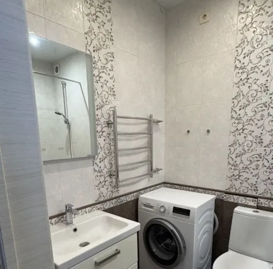 Сдаю однокомнатную квартиру 40.0 м² этаж 3 город Донецк, Ворошиловский район, Бульвар Пушкина Донецк