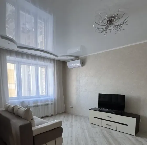 Сдаю однокомнатную квартиру 40.0 м² этаж 3 город Донецк, Ворошиловский район, Бульвар Пушкина Донецк