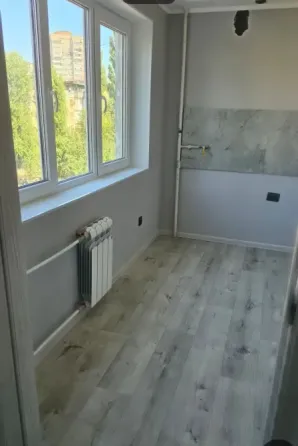 Продаю 1к.кв 945 кв-л с капитальным ремонтом. Макеевка