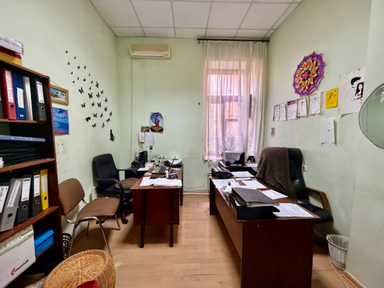 Продам 3х этажное помещение под офис, центр Грин Плаза парковка Донецк