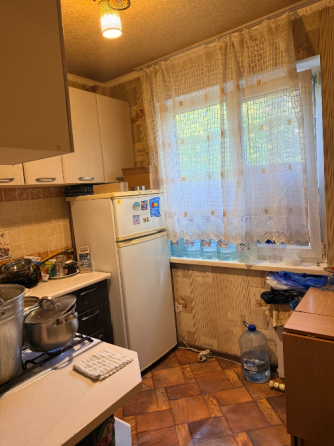 Срочная продажа 2 х к кв ры 2/5 эт Пролетарий р н Донецк