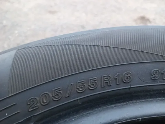 Продаю комплект резины 205 55 16 йокохамма Донецк