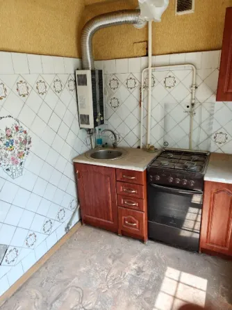 продам 2 к.кв. куйбышевский р. шахта октябрьская 1900 мил р.торг. Донецк